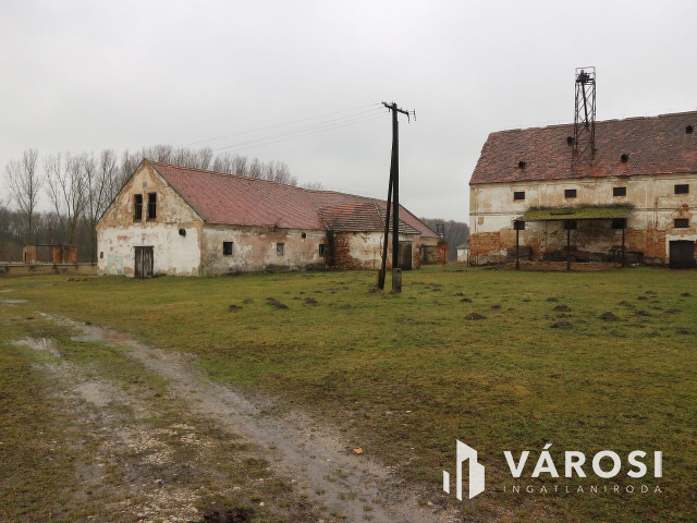 Kemenespálfa,GrófRévai kastély,nagyállat tartás,raktározás..