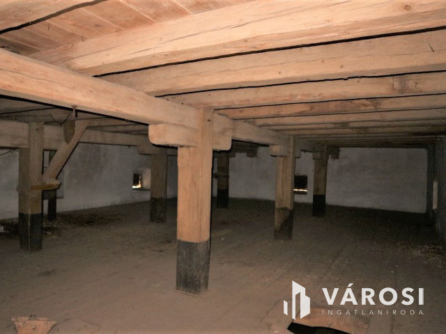 Kemenespálfa,GrófRévai kastély,nagyállat tartás,raktározás..