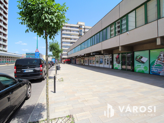 OTP mellett utcai bejárttal rendelkező iroda kiadó!