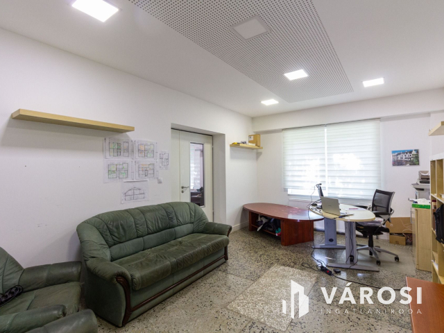 Családi ház és  telephely egyben.