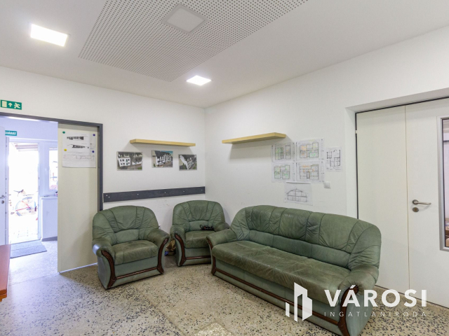 Családi ház és  telephely egyben.