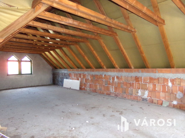 Ipari övezet szomszédságában üzleti lehetőség