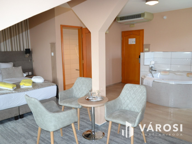 Balatonnál, étterem, hotel, wellness és rendezvényközpont !