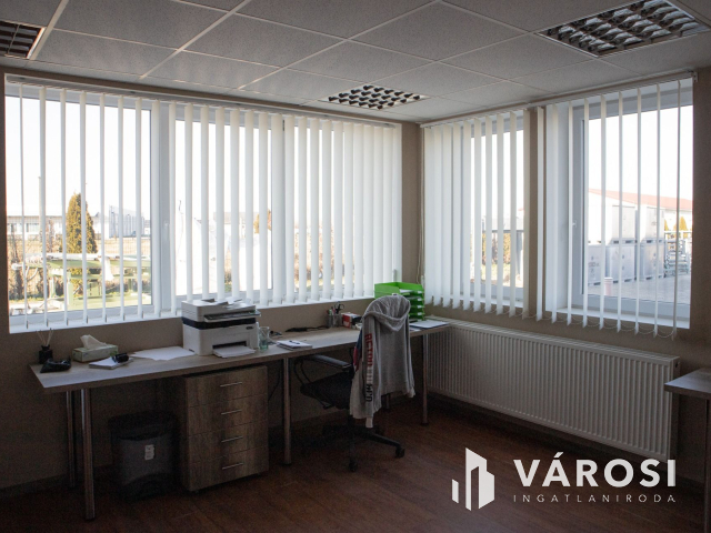 Kiváló csarnok aszfaltozott út mellett kiadó