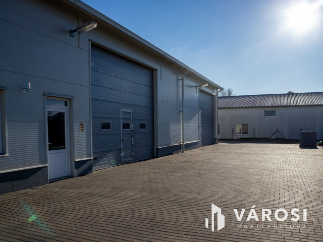 Kiváló csarnok aszfaltozott út mellett kiadó