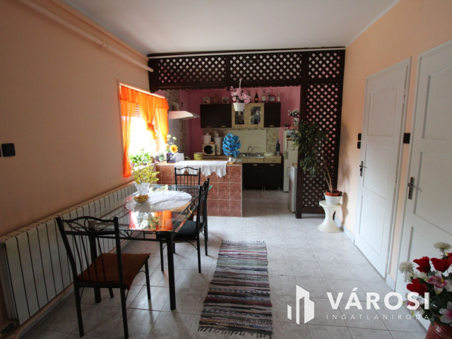 Tótkomlóson 4 szobás családi otthon