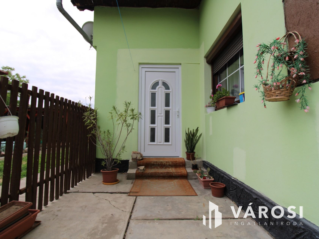 Tótkomlóson 4 szobás családi otthon