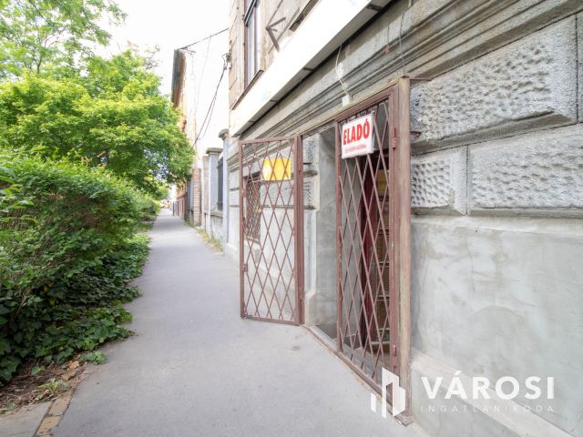 44 m2-es iroda utcai bejárattal a Nagyvárad tértől 500 m-re