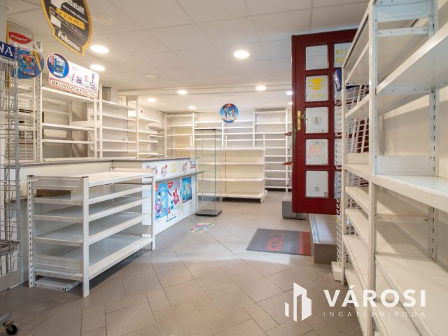 44 m2-es iroda utcai bejárattal a Nagyvárad tértől 500 m-re