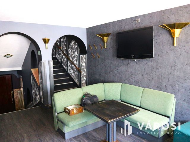 Körmend főterén,befektetőnek, vendéglátó egység kiadó-eladó