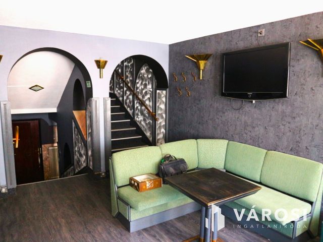 Körmend főterén,befektetőnek, vendéglátó egység kiadó-eladó