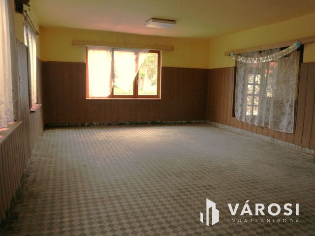 Szentgotthárd-Zsida régi ital-vegyesbolt befektetőnek eladó