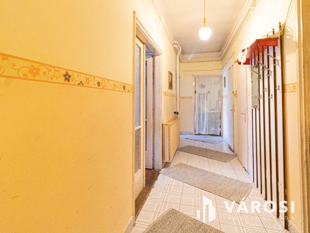 Sarkadon 2+fél szobás családi ház nagy telekkel