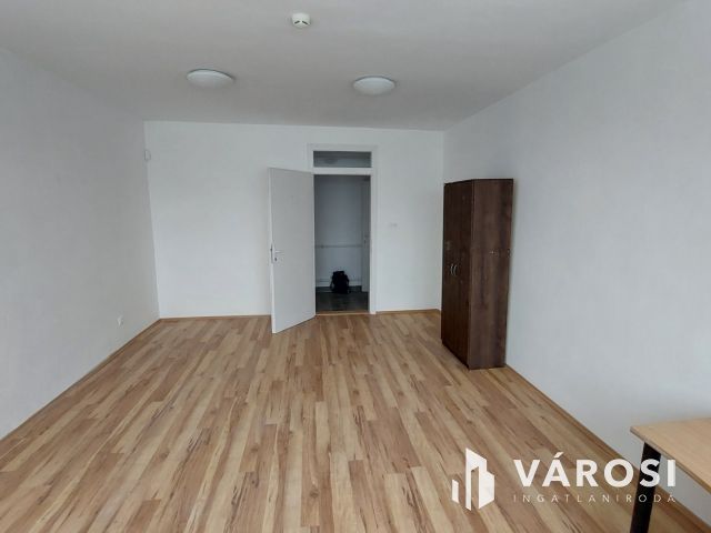 Logisztikai raktár ipari vasút bekötéssel is Szombathelyen