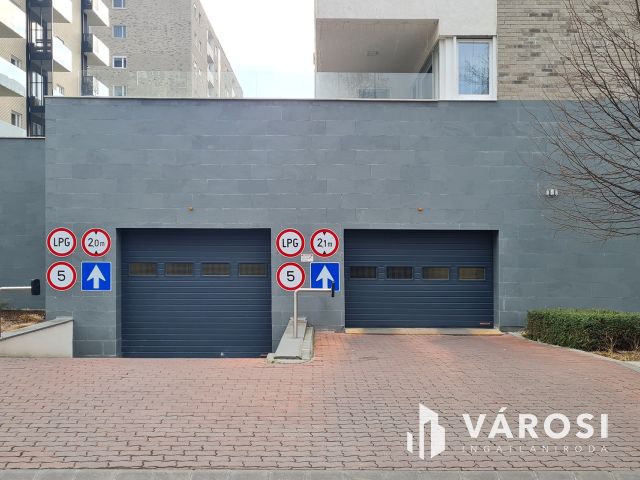 Elektromos autó részére teremgarázs hely, a 13. keületben