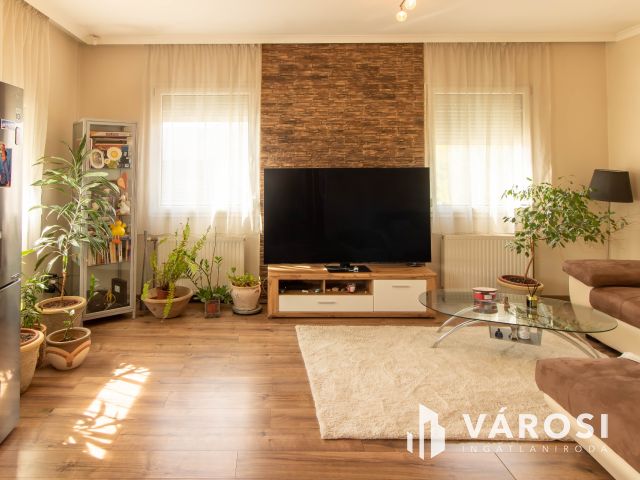 Felűjításmentes , kiváló állapotú ház Pócsmegyeren