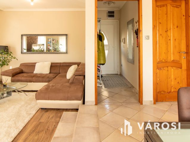 Felűjításmentes , kiváló állapotú ház Pócsmegyeren