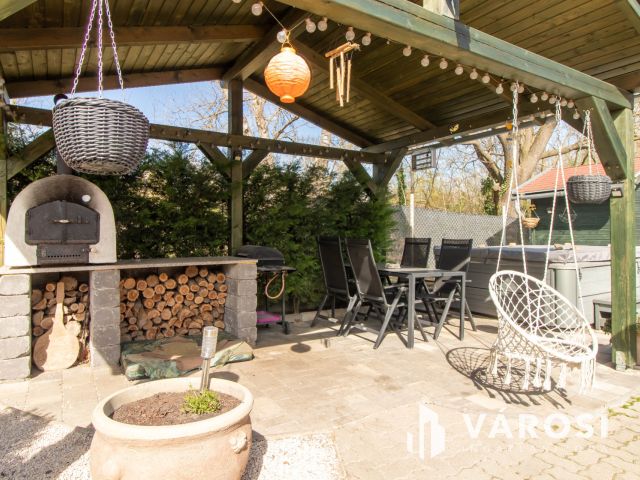 Felűjításmentes , kiváló állapotú ház Pócsmegyeren