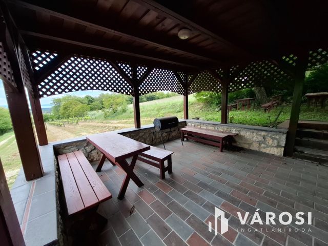 Saját rezsiköltségét megtermelő Balatoni panorámás nyaraló