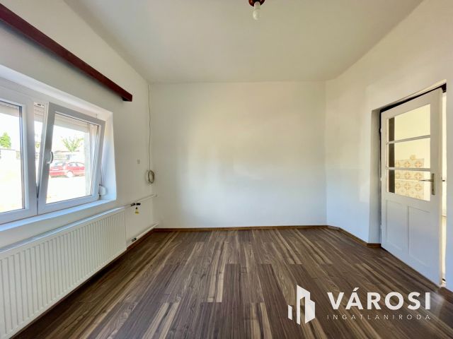 Eladó családi ház Enyingen – nagy telek, sok lehetőség!