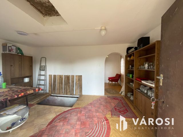 Eladó présházas zártkerti ingatlan Enying Öreghegyen