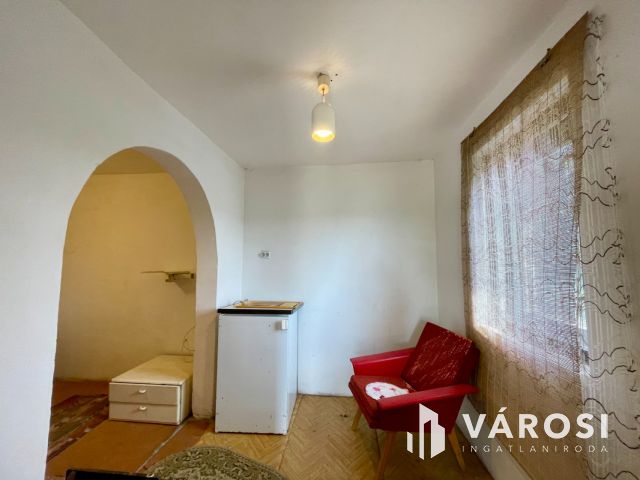 Eladó présházas zártkerti ingatlan Enying Öreghegyen