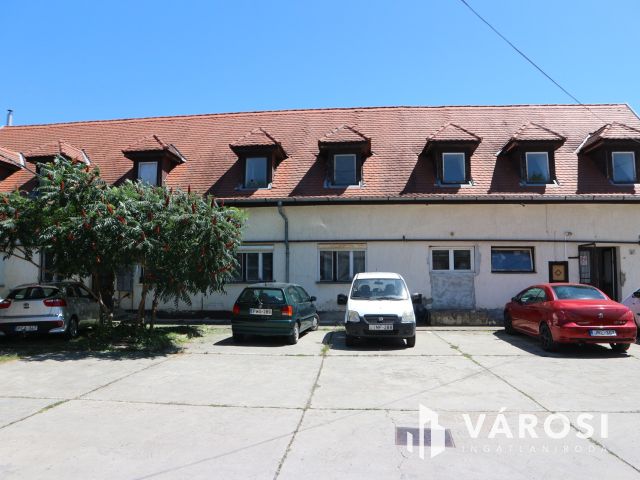 Zalaszentgrót,Ipari telephely,város központi,7csarnok eladó!