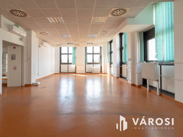 Csepel HÉV állomástól 2 percre 132 m2-es irodablokk kiadó