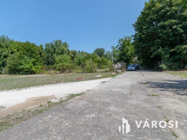 Ipari-logisztikai célokra alkalmas, 3498 m2-es telek, 15.ker