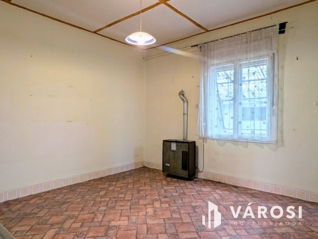 3 szobás nagy konyhás téglaház kisvárosban!