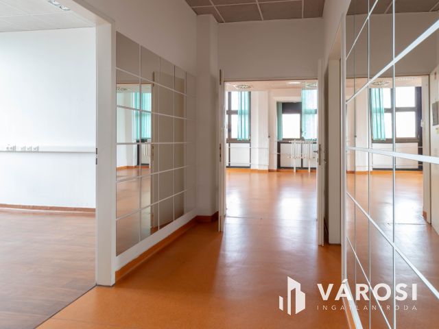 132 m2-es üzlet/bemutatóterem Csepel HÉV-állomástól 2 percre