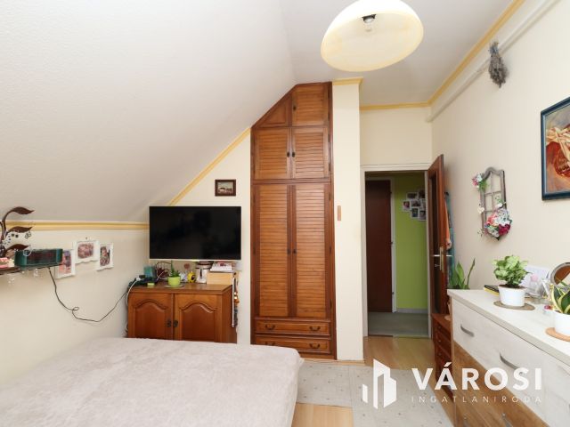 Kétgenerációs téglaház a Jókain.