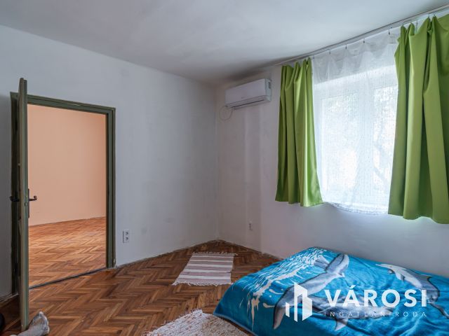 A lengyelek jóbarátok - eladó családi ház -