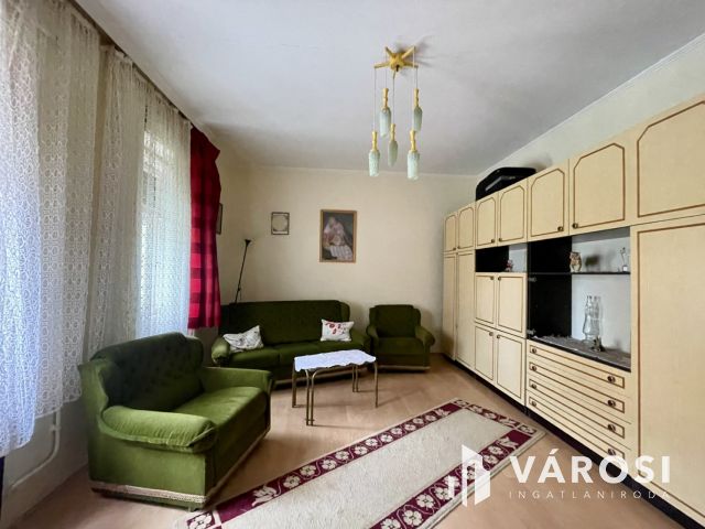 Családi ház 1670 m²-es telekkel Enying csendes utcájában