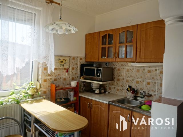 Kiváló házikó, idilli környezetben!