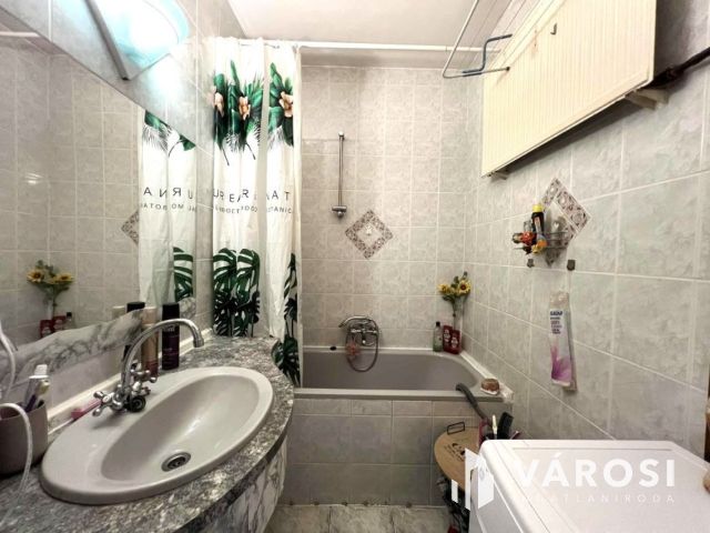 Belvárosi jó elrendezésű erkélyes lakás eladó