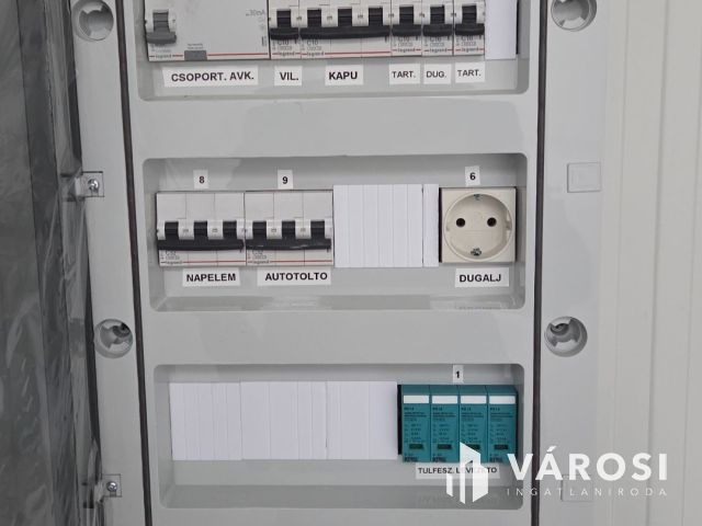 Eladó új, nagy belmagasságú raktár Vecsésen