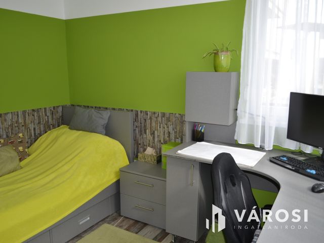 Újszerű 2+4 szobás földszinti kertkapcsolatos Balatonfüreden