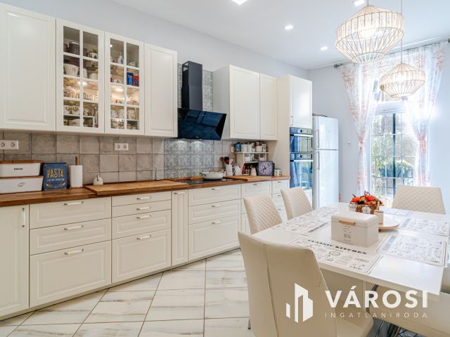 Polgári elegancia, modern kényelem – 1 perc az Anna-kúttól