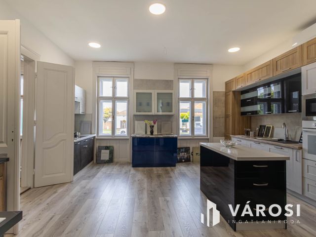 Kettő az egyben - családi ház és üzlet is