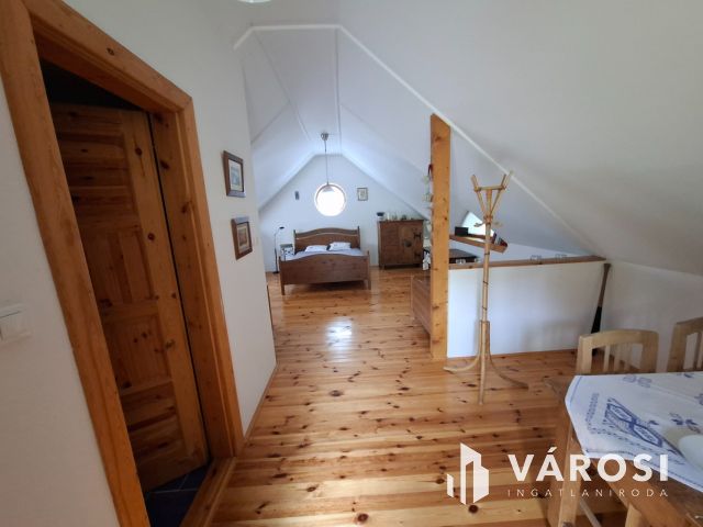 Badacsonyi nyaraló teljes és örök balatoni panorámával eladó