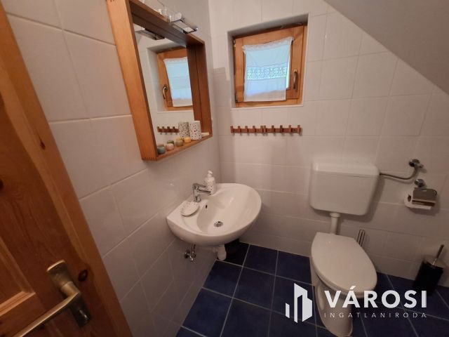 Badacsonyi nyaraló teljes és örök balatoni panorámával eladó