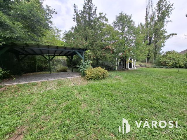 Badacsonyi nyaraló teljes és örök balatoni panorámával eladó