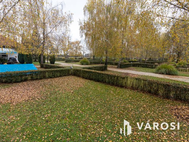 Nagyatádon 144 parcellás működő camping a fürdő mellett!