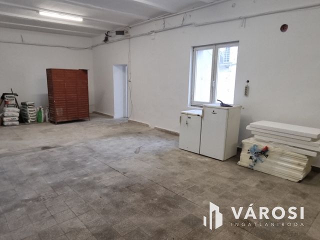 Kiadó kis épület az Ipari Parkban!