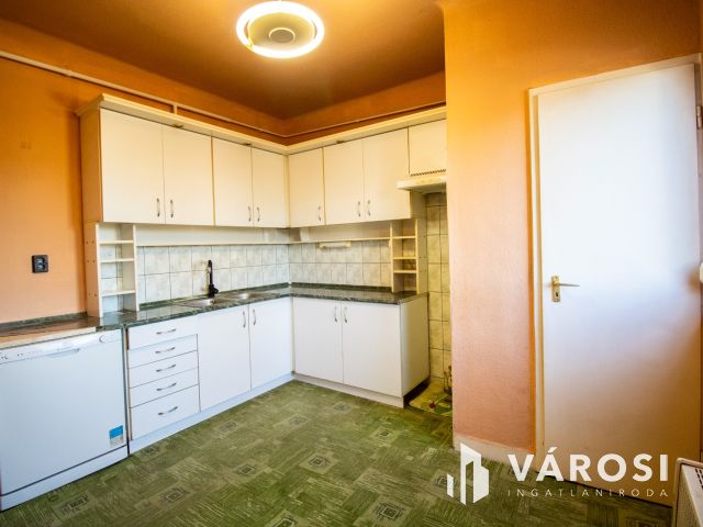 Klasszikus költözhető tégla lakás Orosházán