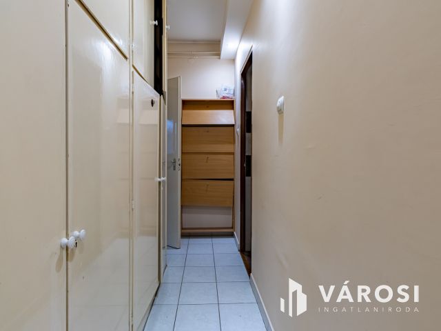 Kiadó panellakás a Nagy Lajos király útján