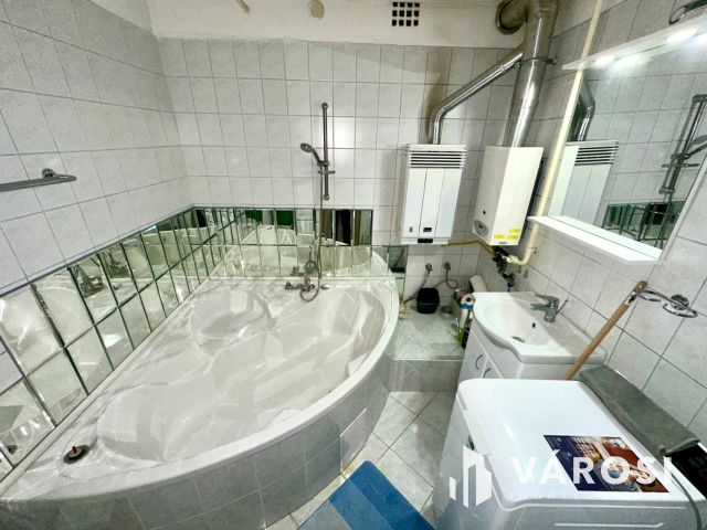 Besztercén 3. emeleti, felújított, erkélyes lakás eladó!