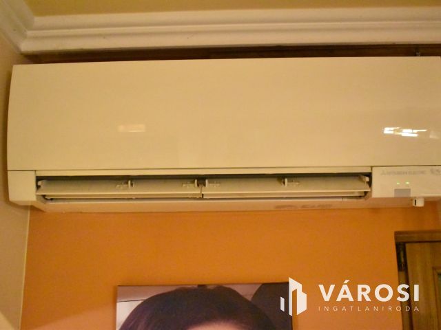 3 szobás felújított lakás egyedi panorámával a központban!