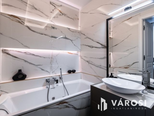 Luxuslakás eladó Újlipótvárosban a Vígszínház mellett